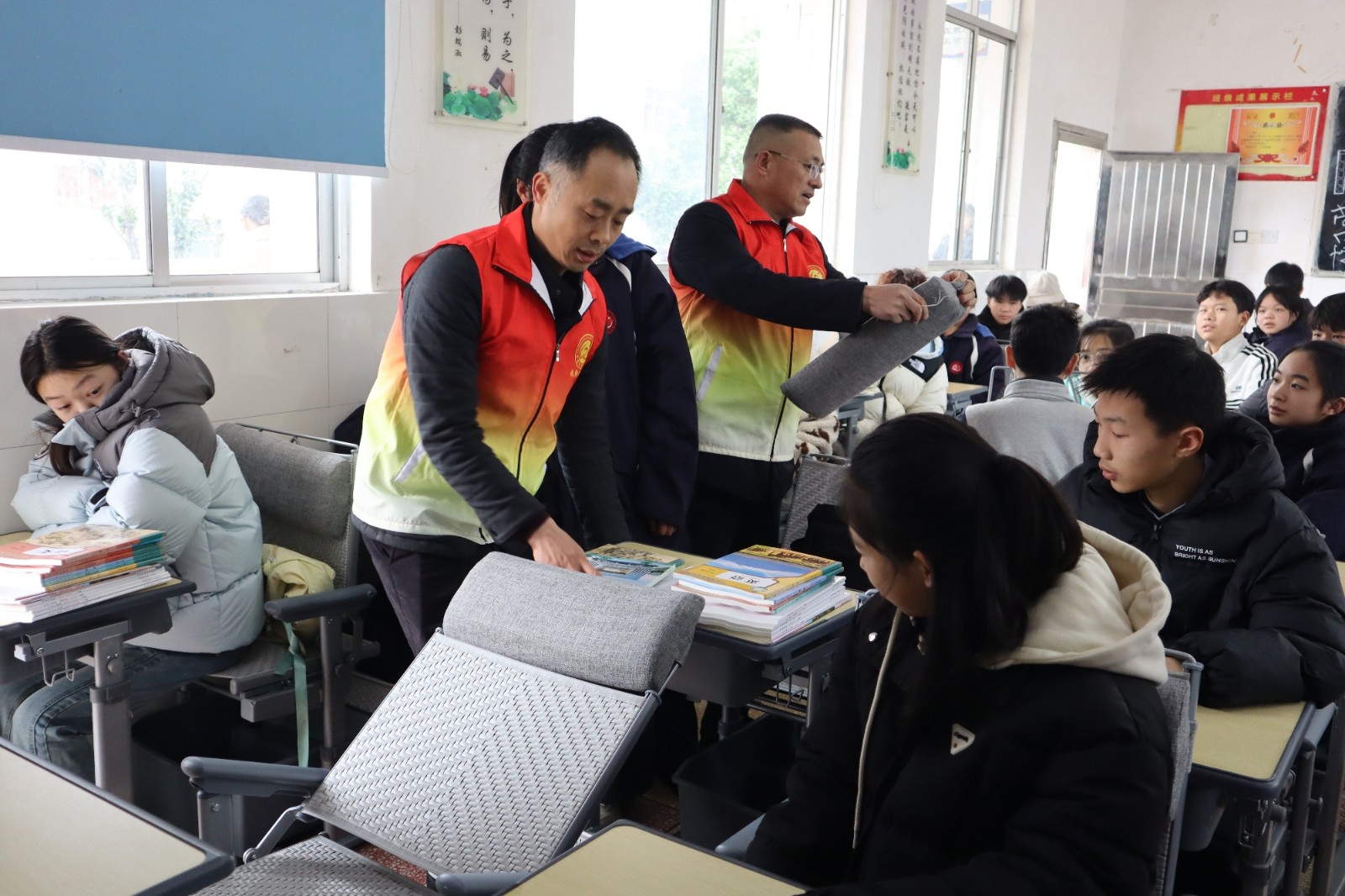 灌溪中学：小椅子大温暖 安心午休护成长