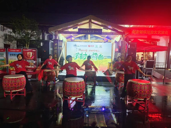 谢家铺镇：雨夜欢歌颂粮安 乡村舞台庆春耕