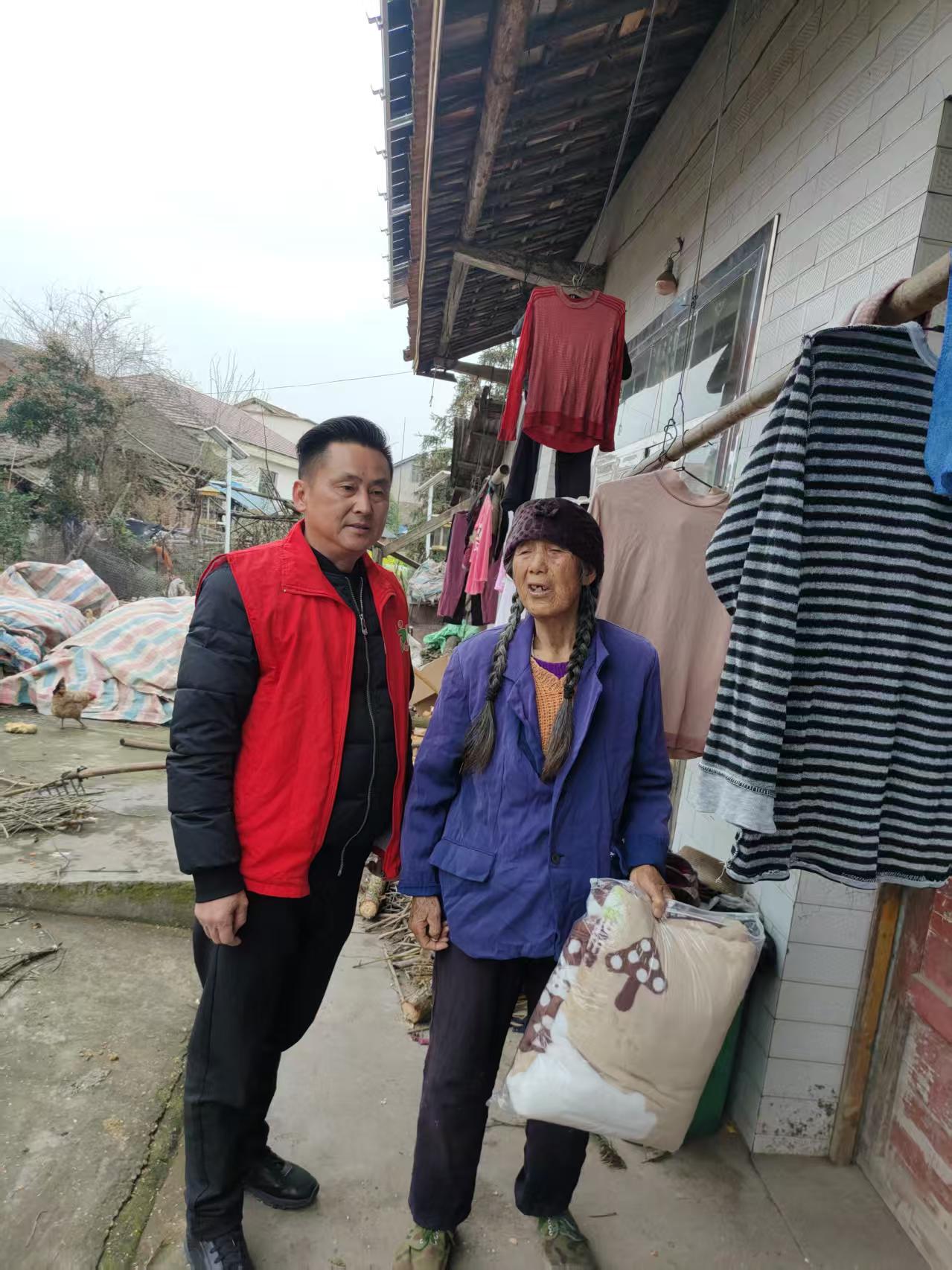 韩公渡镇：情暖桑榆 关爱常伴