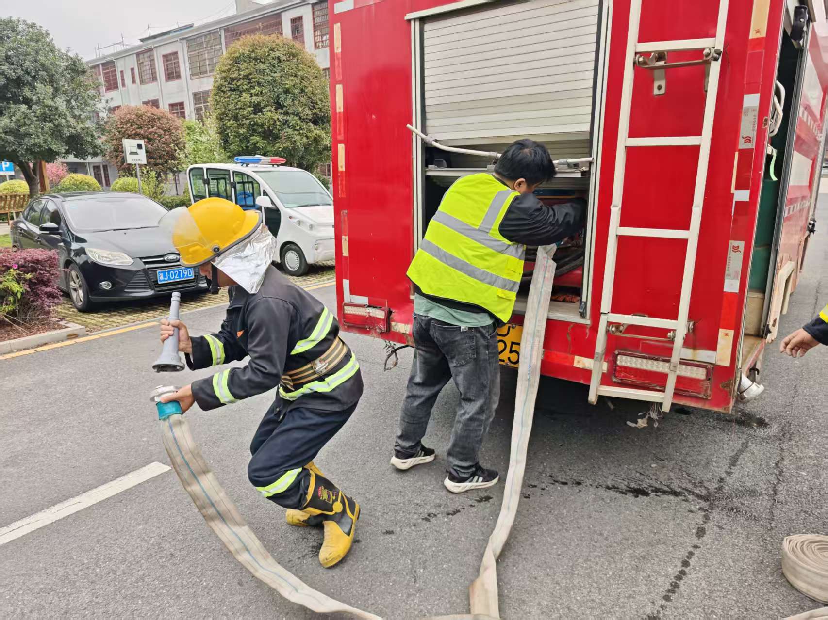 蒿子港镇：开展消防拉练 锤炼实战硬本领