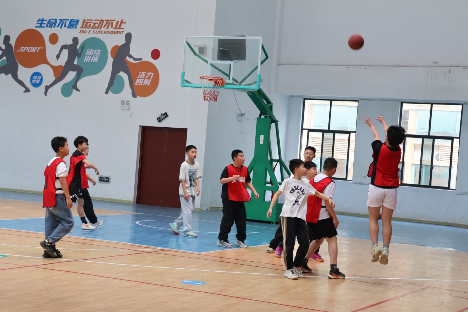 鼎城区永安小学：小小篮球跃赛场 少年风采绽光芒