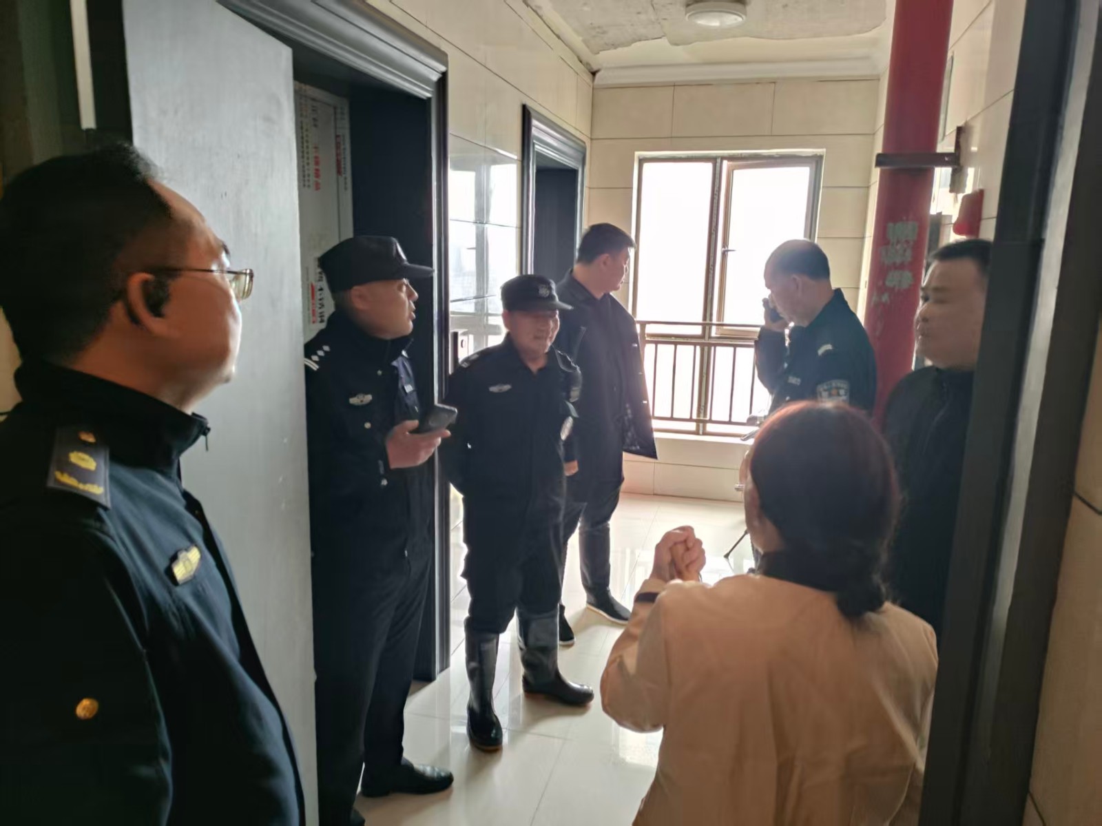 郭家铺街道：多方联动齐发力  洁净楼道保平安