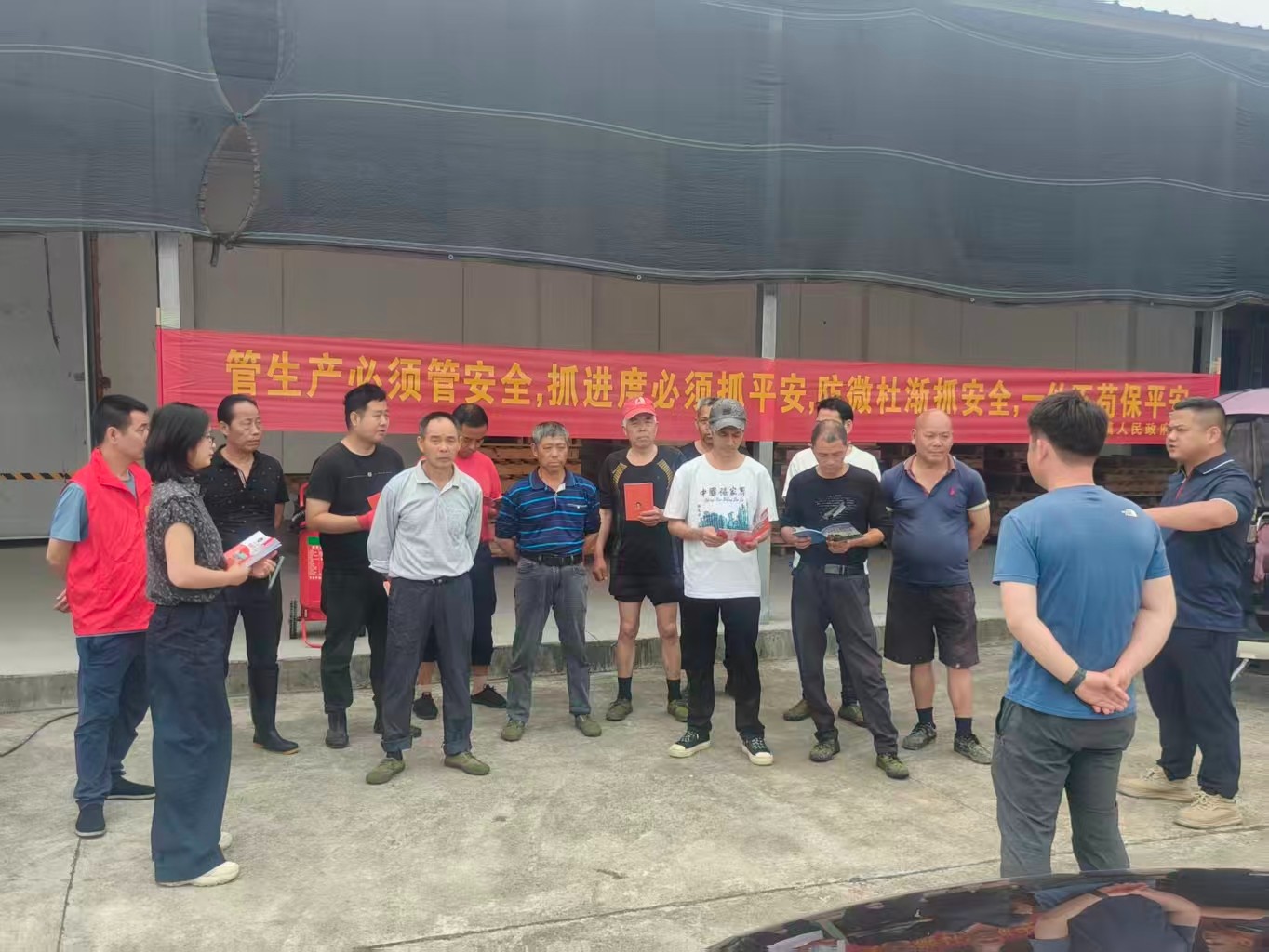 筑牢安全防护网！牛鼻滩镇开展防灾减灾宣传周活动