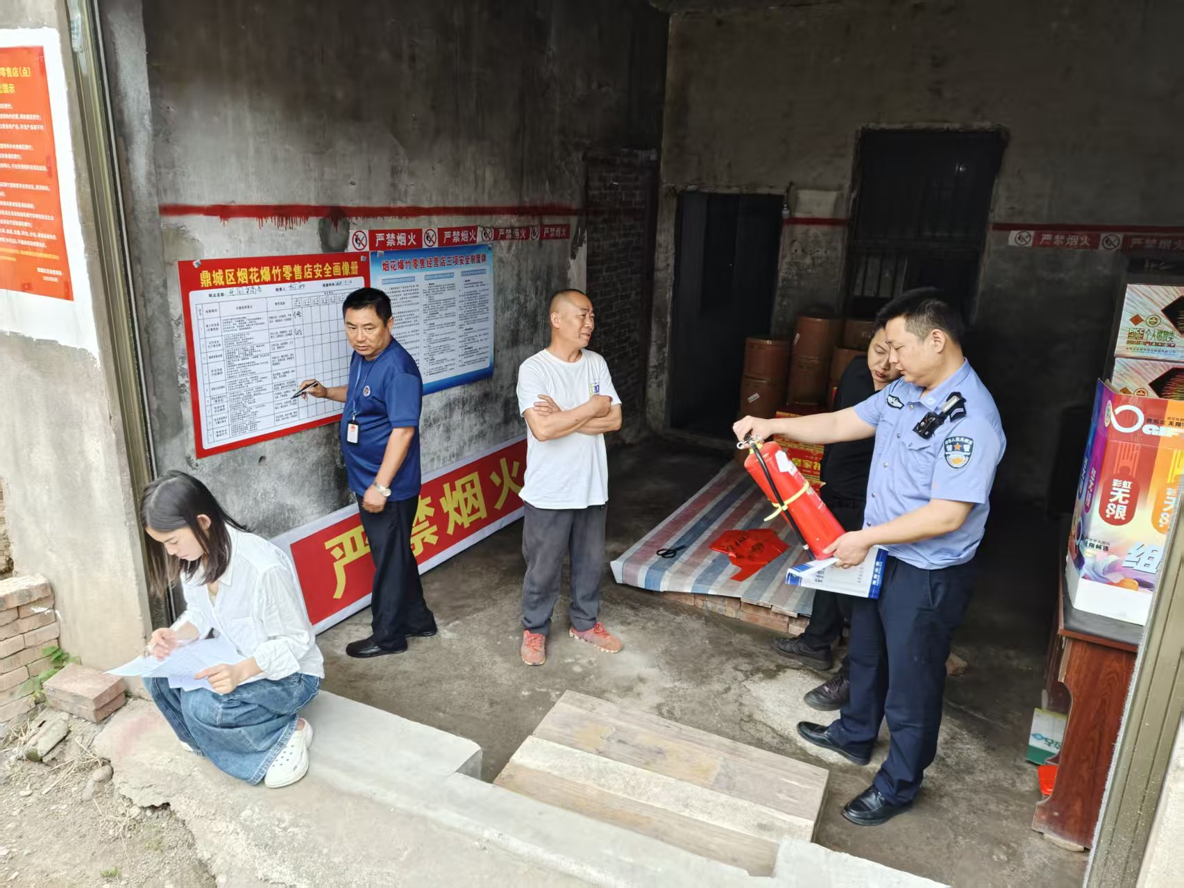 蒿子港镇：开展烟花爆竹“打非治违”专项行动