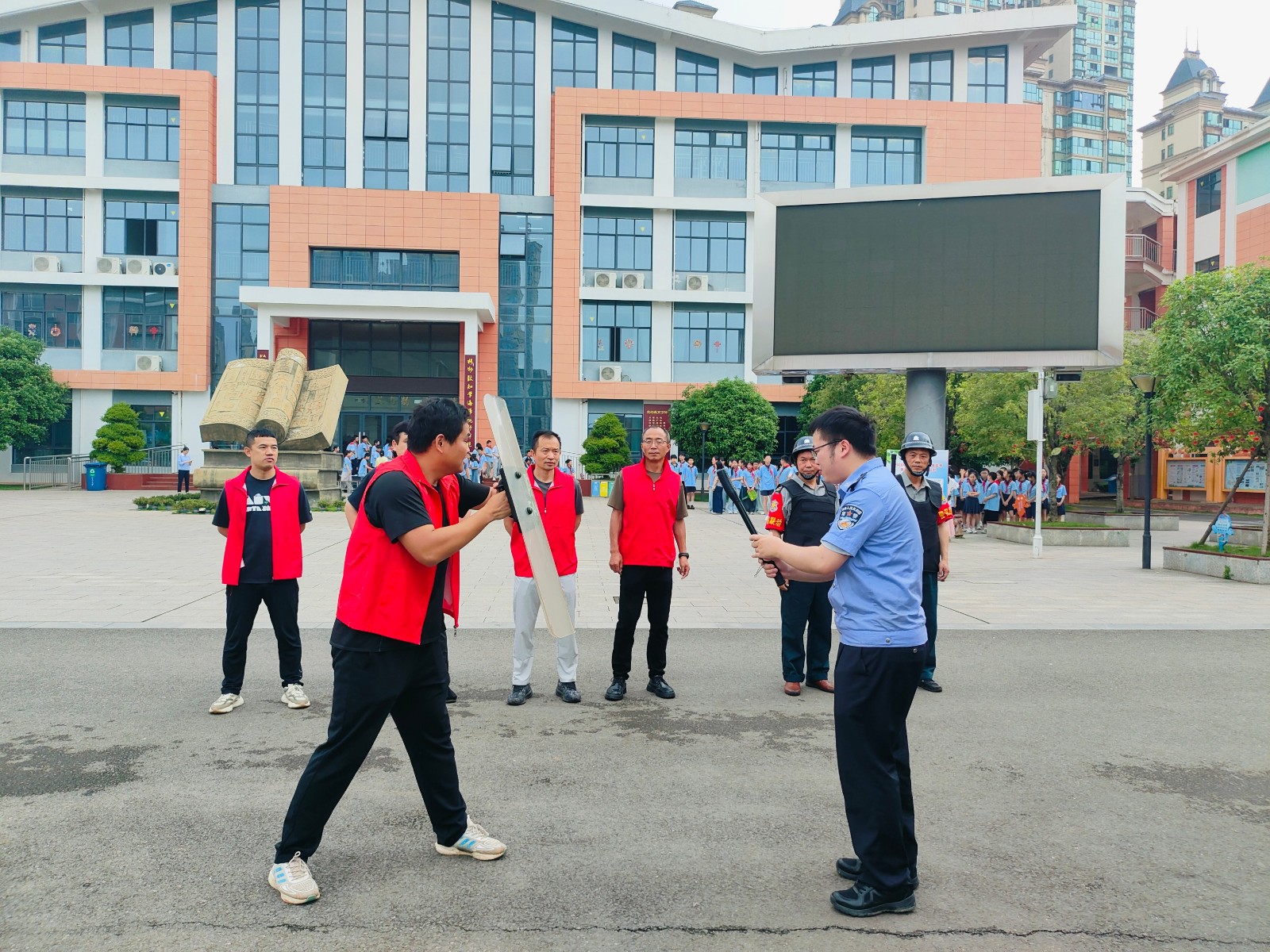 鼎城区永安小学：筑牢反恐防线，守护平安校园