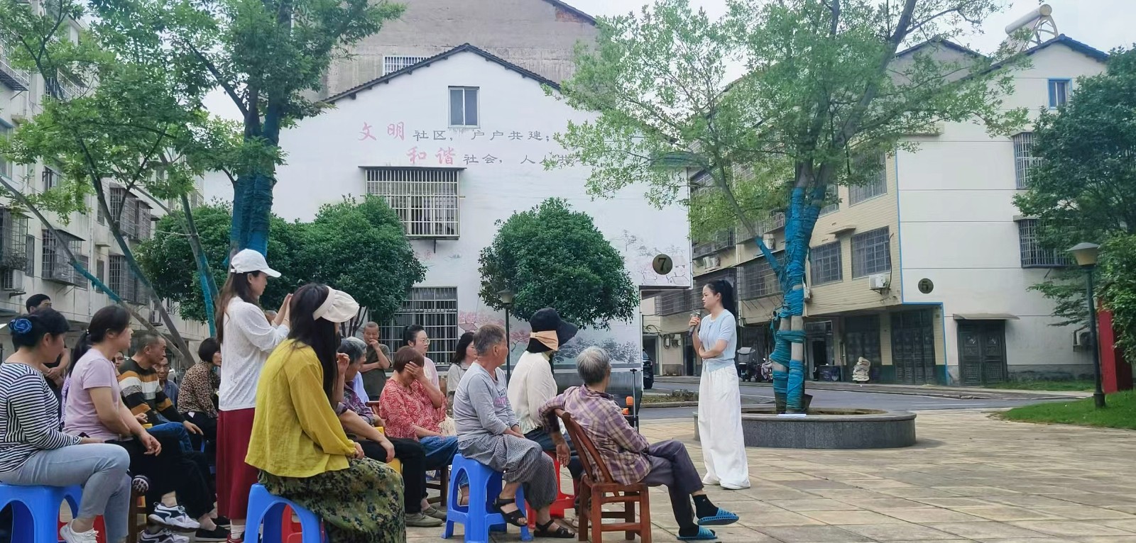 郭家铺街道：人大代表进社区 政策宣讲暖民心