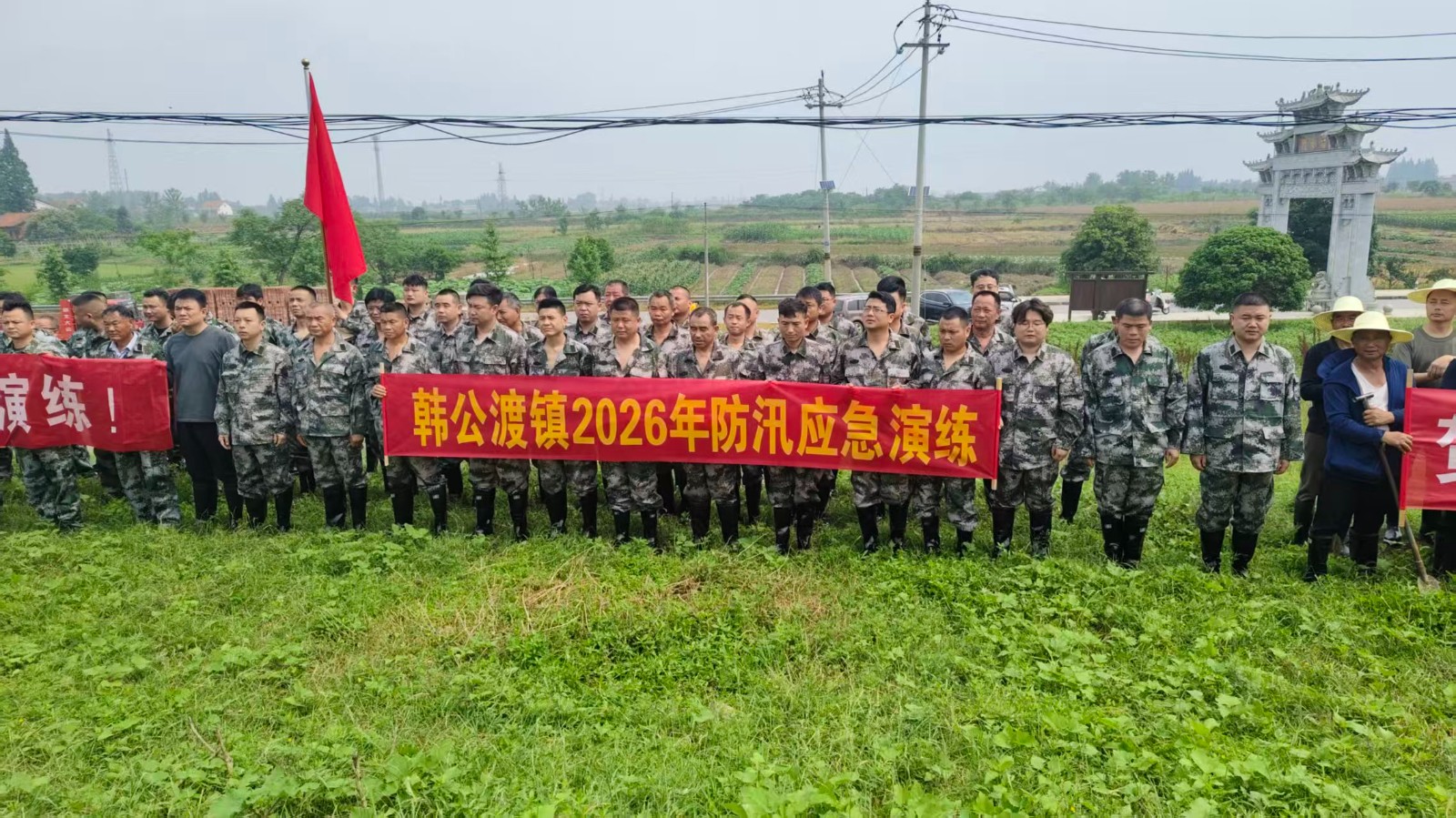 韩公渡镇：积极参加八官垸防汛抢险应急演练   锤炼实战能力