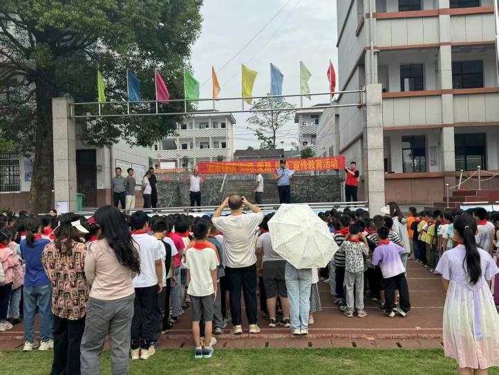 谢家铺镇：开展“知路爱路护路，共筑平安铁路”集中宣传教育活动