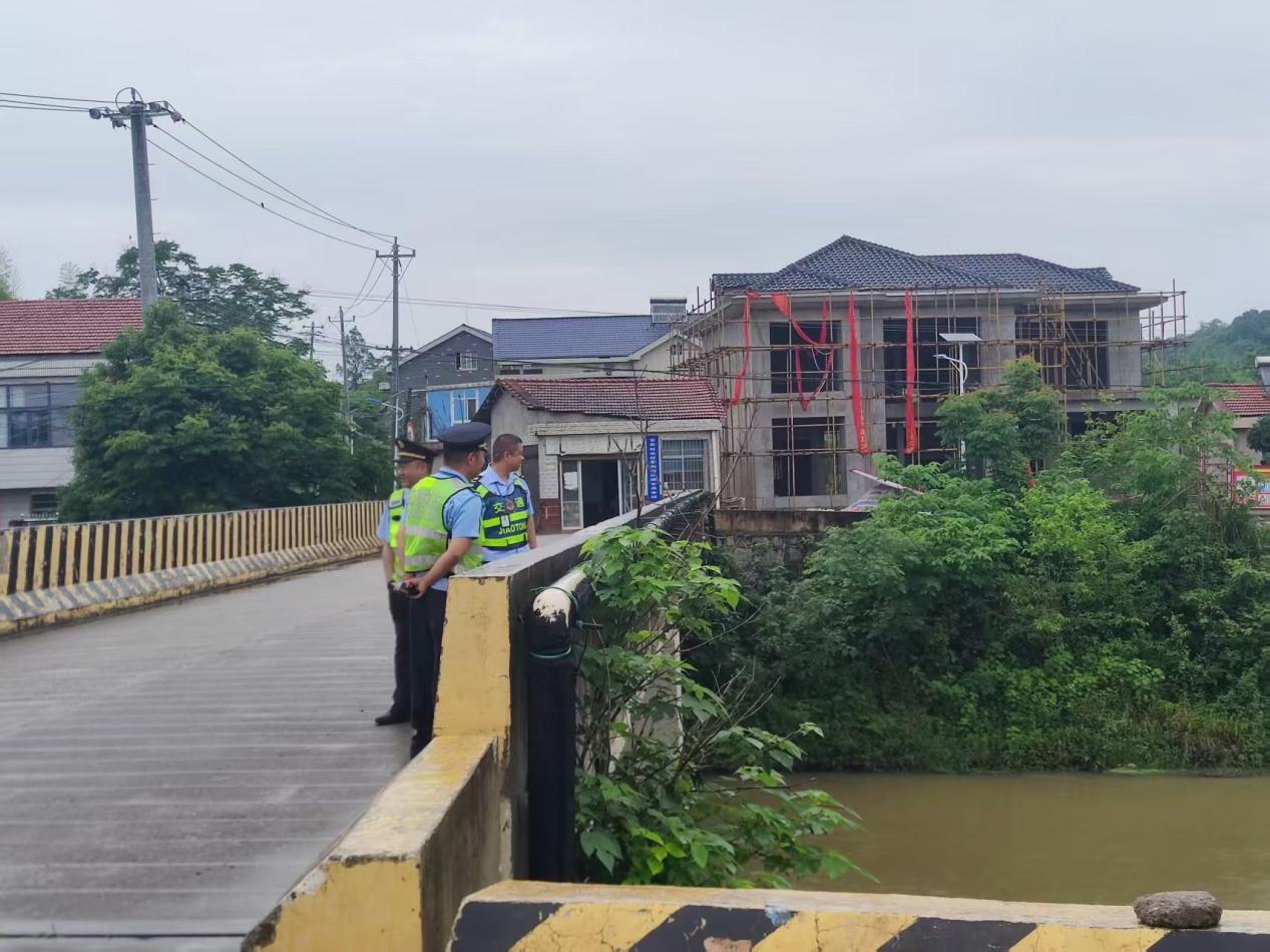 鼎城区交通运输局：暴雨汛期巡查不松懈 交通执法守护出行平安