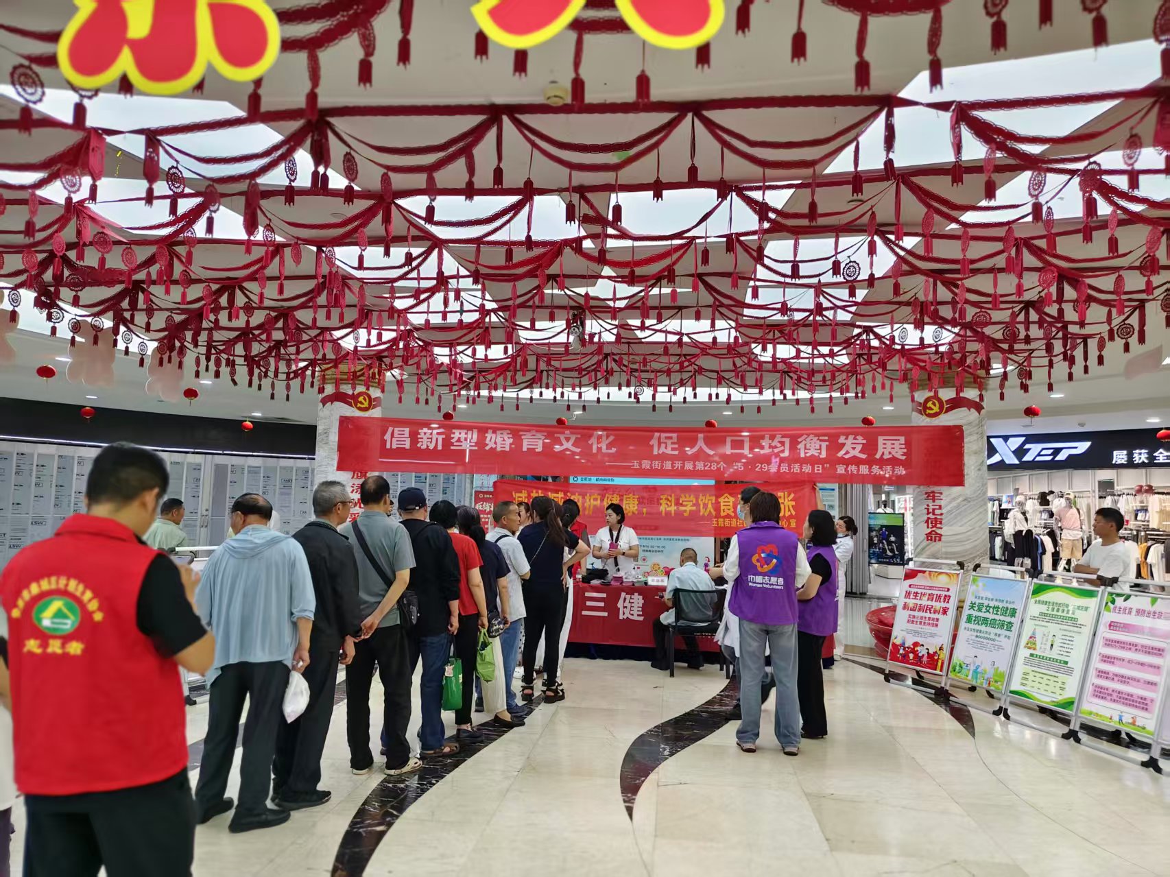 玉霞街道：倡新型婚育文化 促人口均衡发展