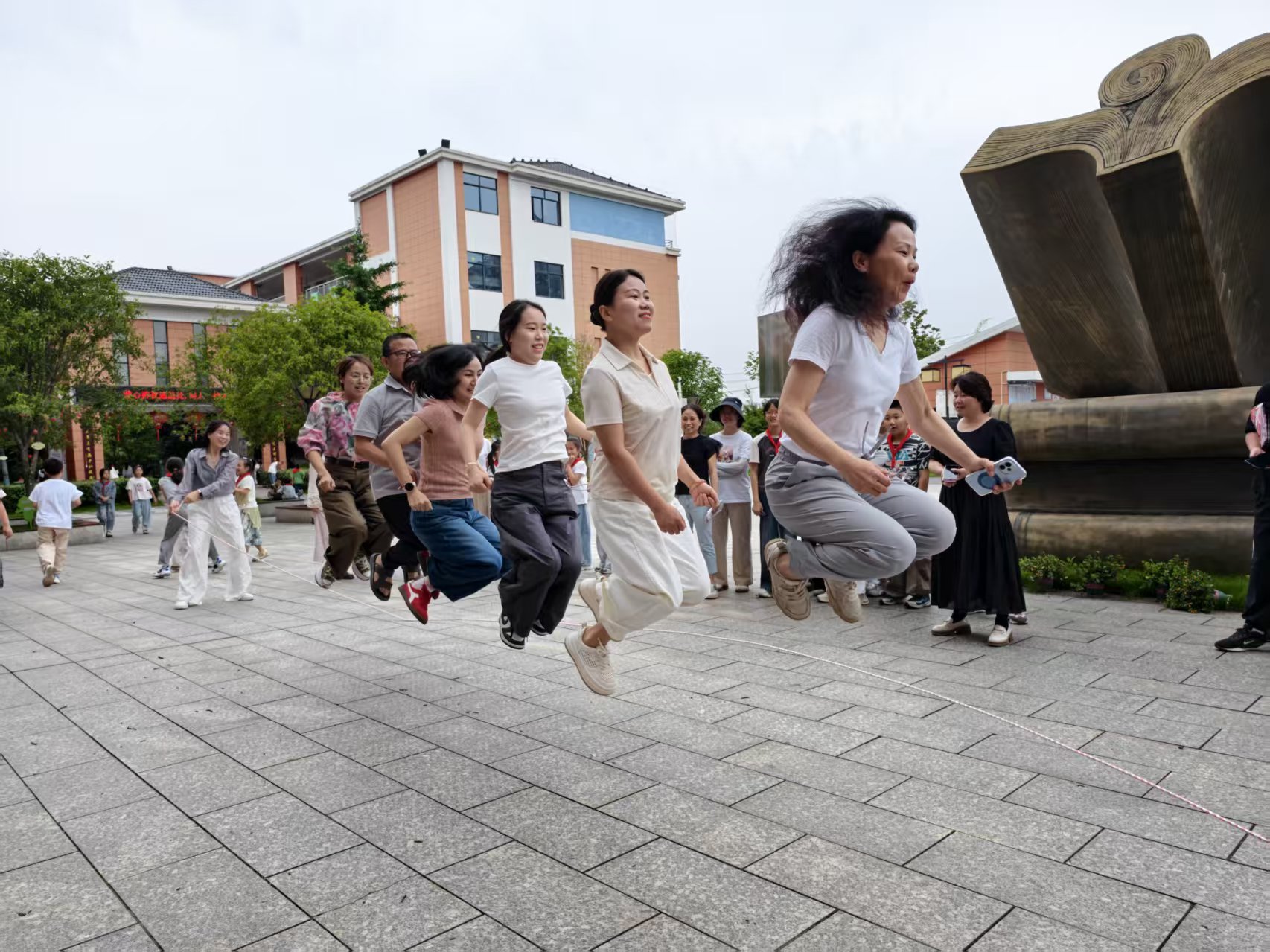 鼎城区永安小学：绳舞飞扬燃活力 凝心聚力展师风