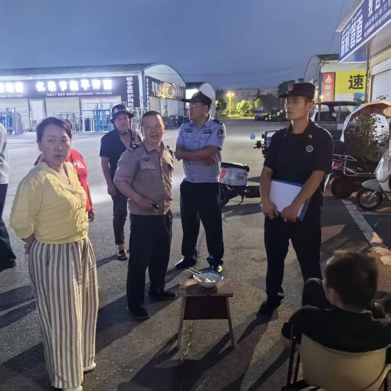 夜间巡查“不打烊”  郭家铺街道拧紧电动车消防安全“安全阀”