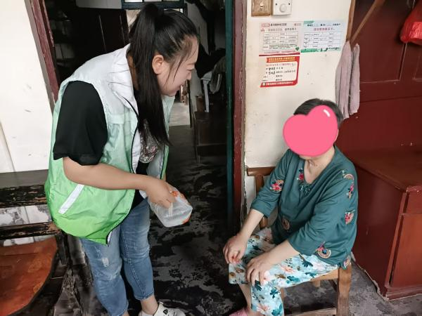 蒿子港镇：一餐热饭一份陪伴 用心守护老年群体