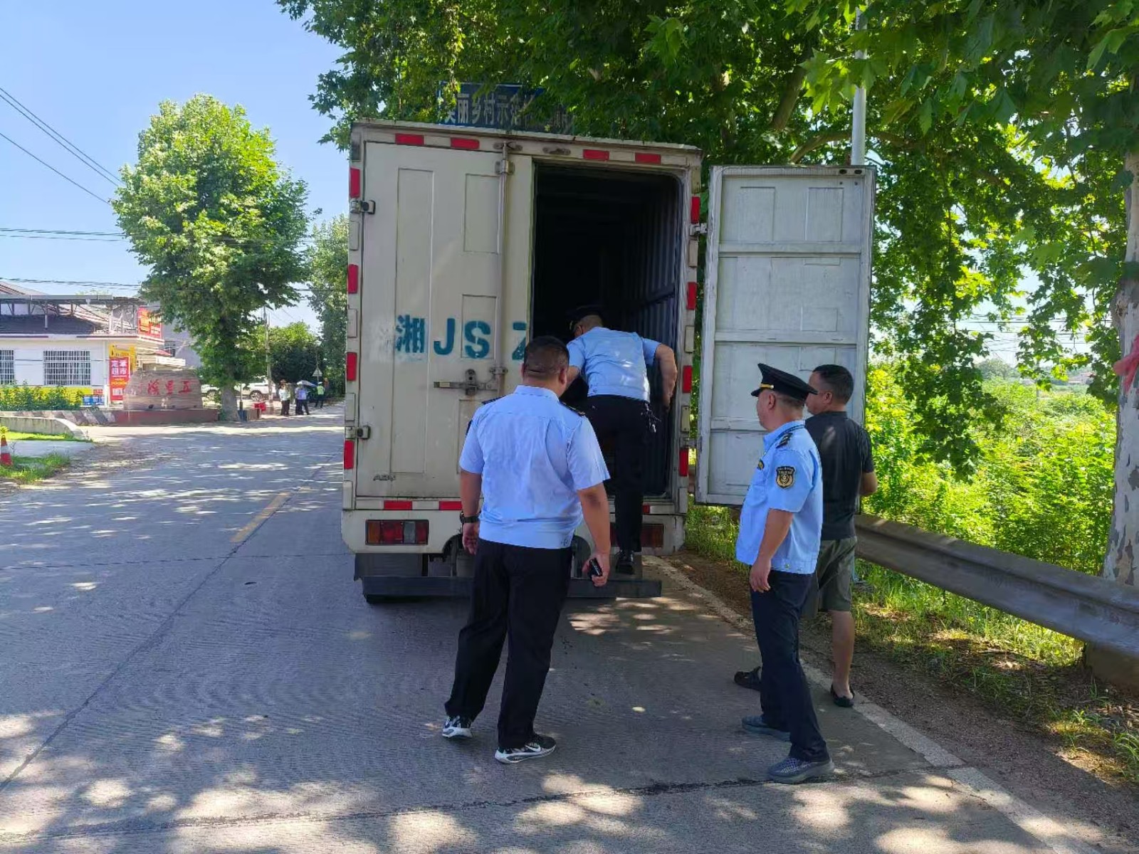 鼎城区交通运输局：重拳整治违规运输隐患 严守烟花爆竹安全底线