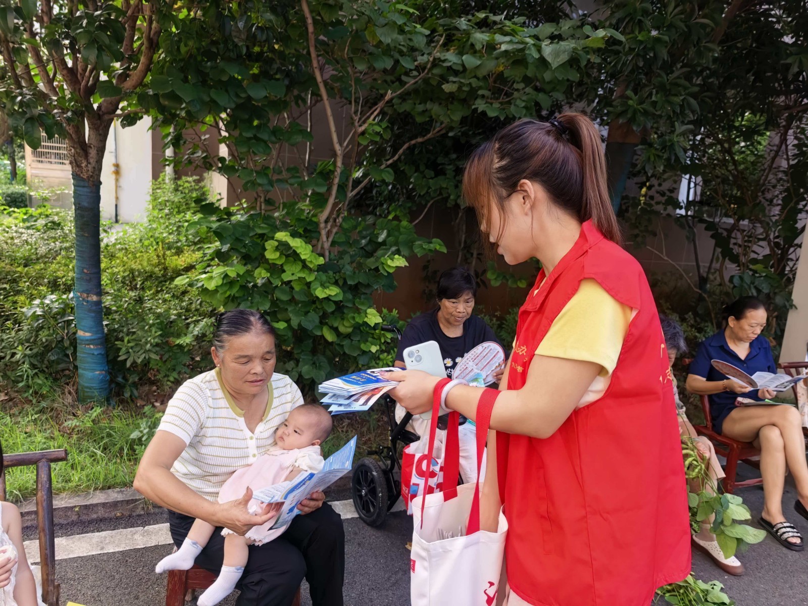 鼎城区司法局：送法入户 “典”亮万家灯火