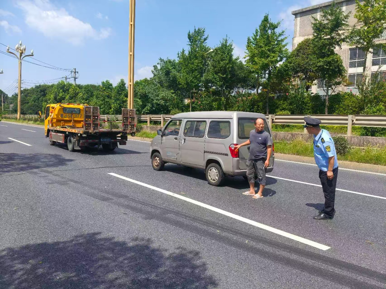 鼎城区交通运输局：快速处置车辆故障 守护道路通行安全