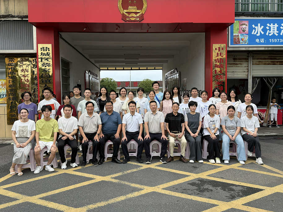 蔡家岗镇：举行2026年高考优秀学生代表表彰座谈会