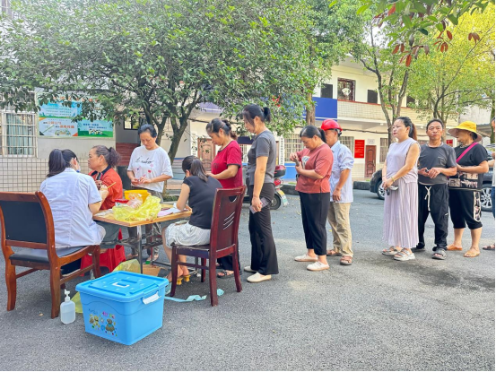 草坪镇：体检服务送上门 筑牢食品安全线