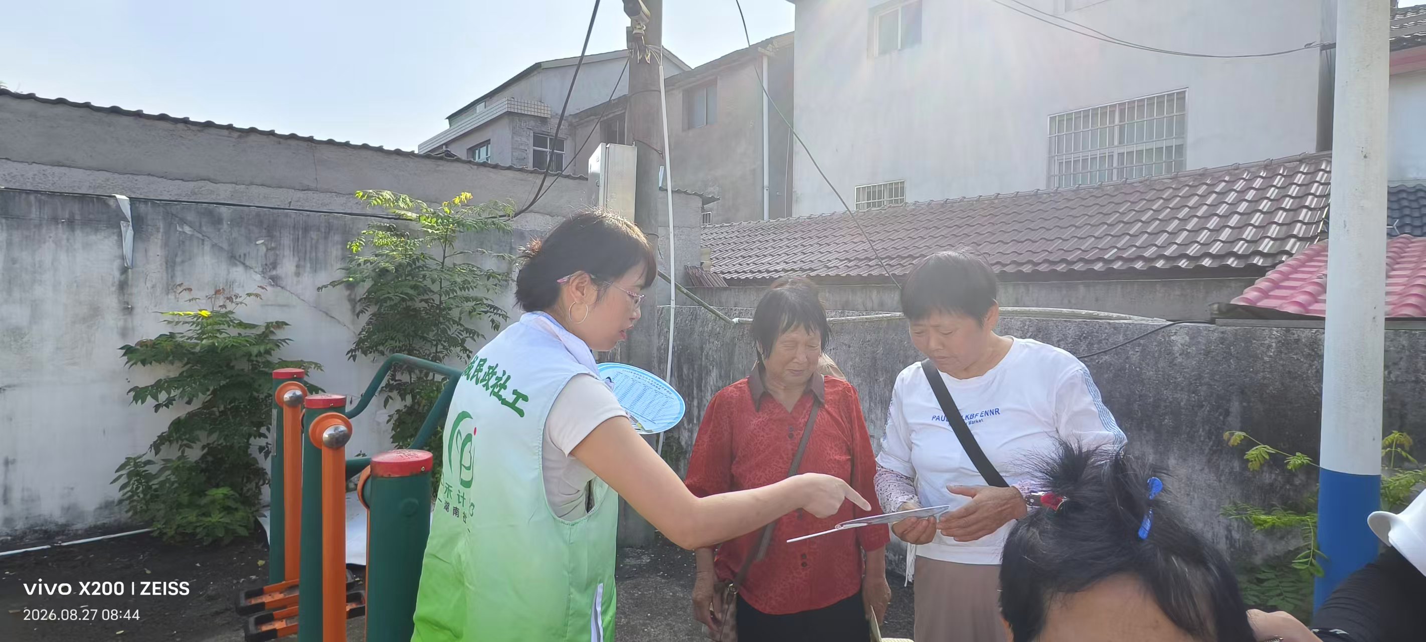 双桥坪镇：党建引领聚合力 幸福集市护“一老一小”
