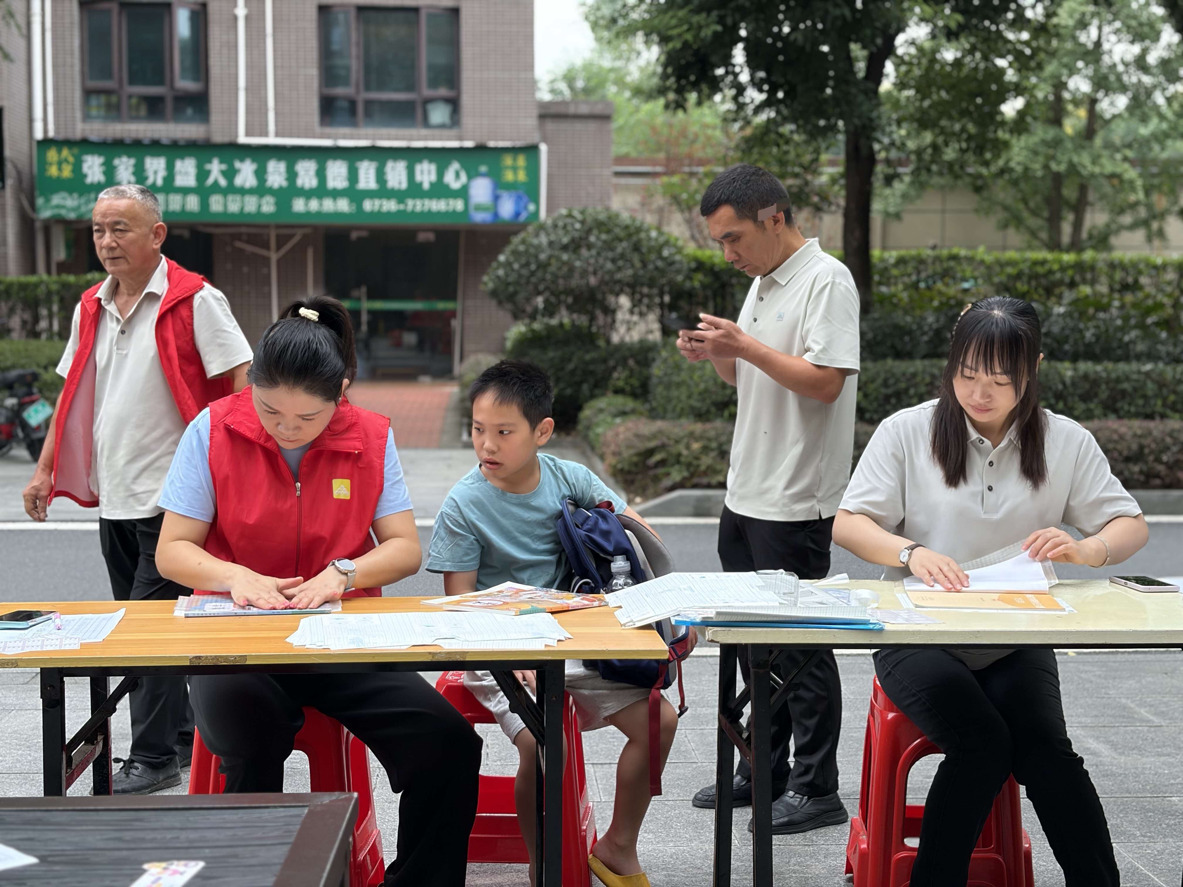 红云街道：倾情护航开学季 便民服务暖人心