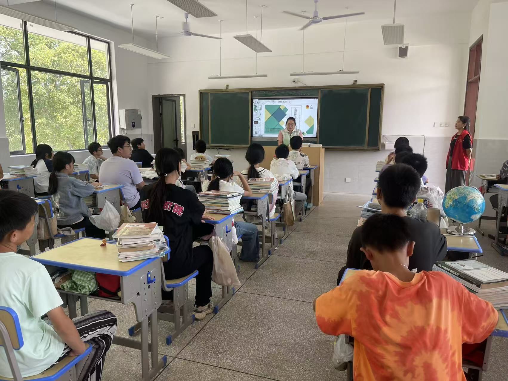 蒿子港镇：守护青春暖阳 共筑平安校园