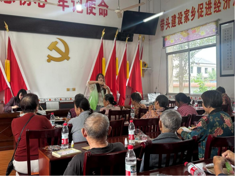 许家桥回维乡：暖心课堂，巧手点亮美好生活